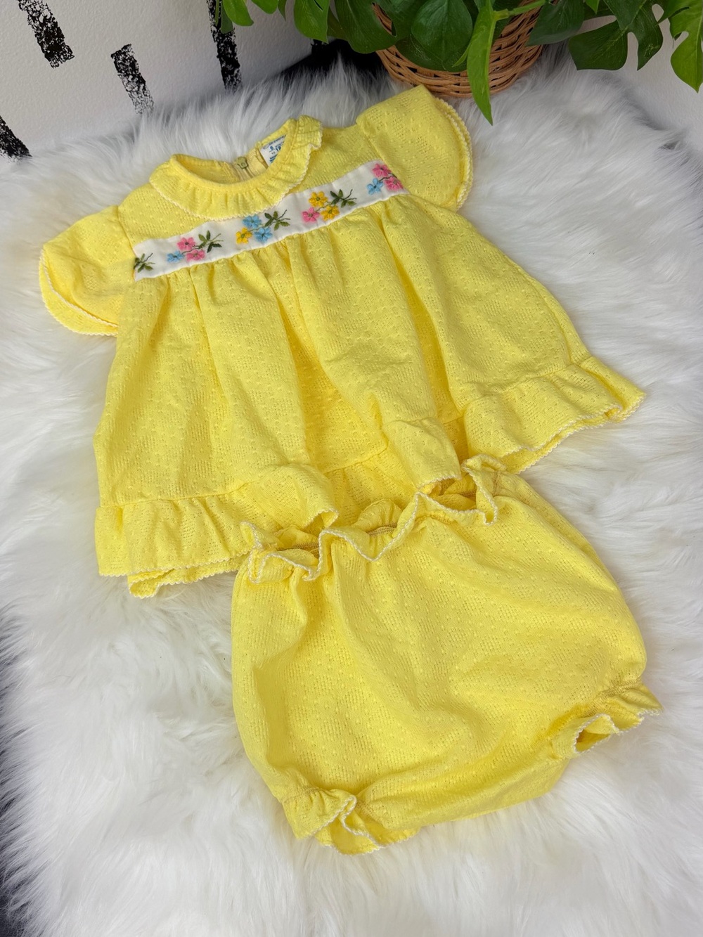 Carters Vintage 90s Yellow Eyelet Floral Embroidered Baby Outfit Size 6 Months
